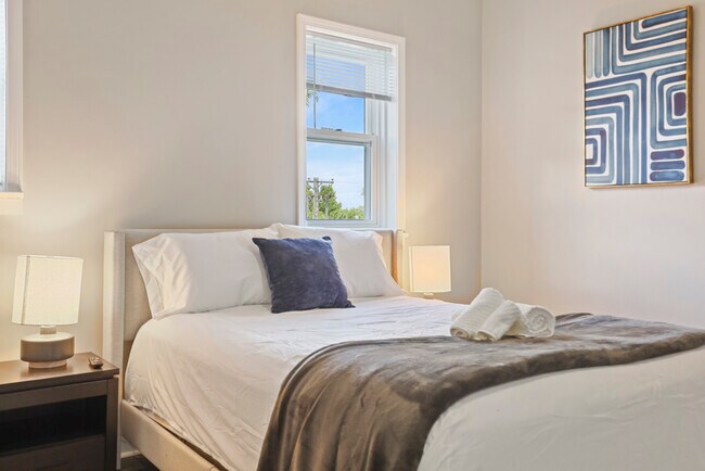 Building Photo - 1111 Bonnie Brae Pl