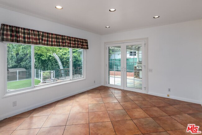 Building Photo - 5326 Leghorn Ave