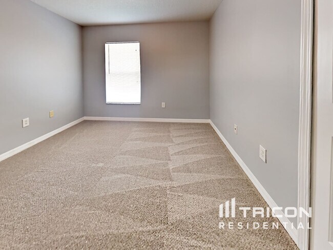 Building Photo - 2304 Roanoke Springs Dr