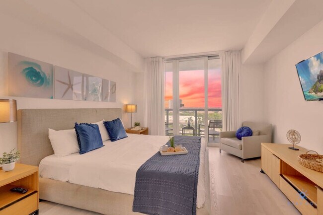 Building Photo - 2602 E Hallandale Beach Blvd