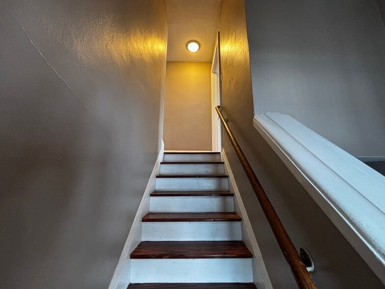 Building Photo - 523 S Mill St