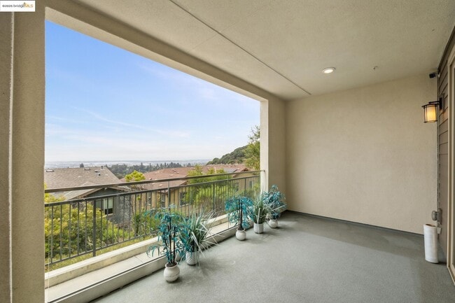 Building Photo - 6733 Skyview Dr