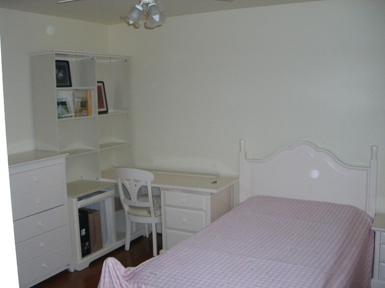 Junior bedroom - 13505 Leith Ct