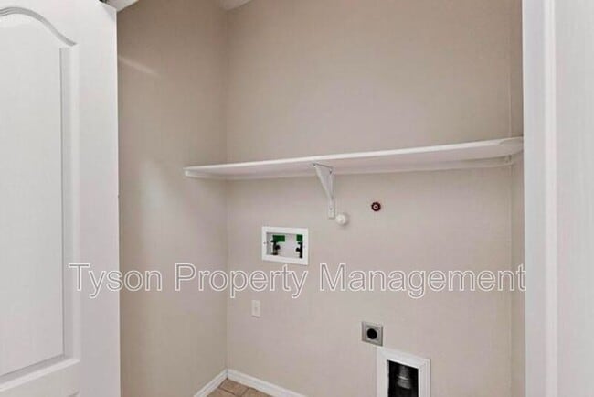 Building Photo - 6520 Los Pueblos Pl NW