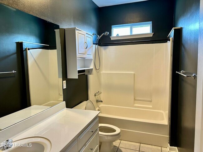 Building Photo - 9721 Buttercup Dr