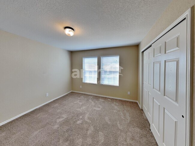 Building Photo - 148 Hinge Chase