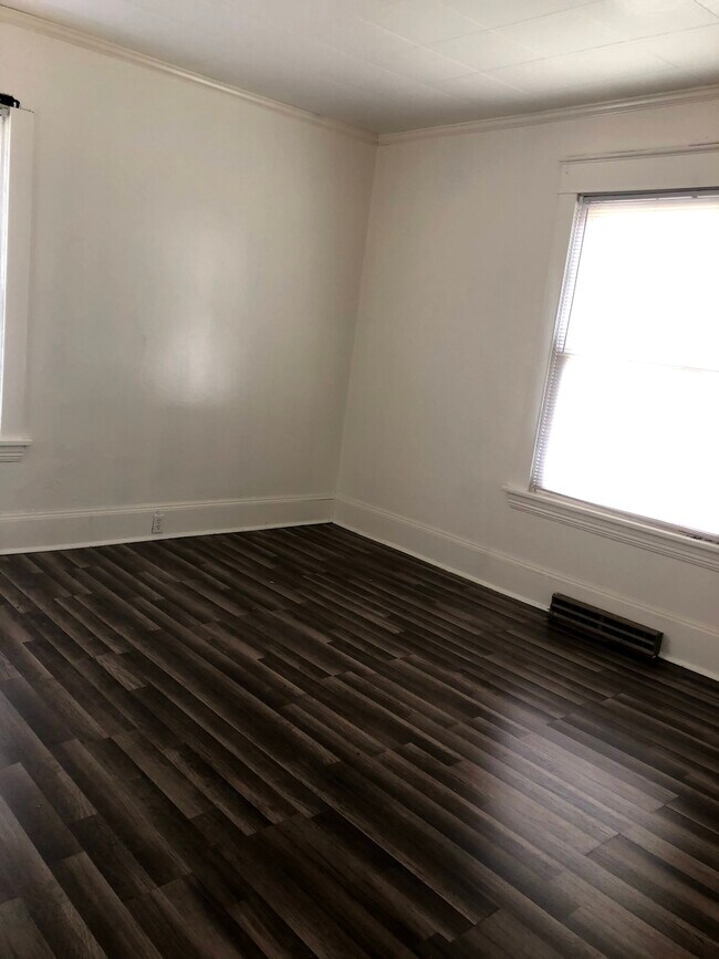 Main Level Master Bedroom - 106 OH-151