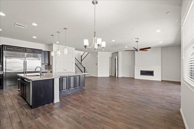 Building Photo - Fabulous Home with NexGen Sutie!