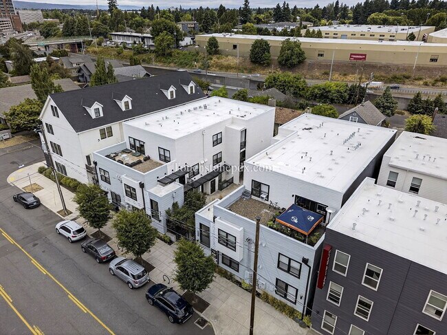 Building Photo - 5635 NE Glisan St