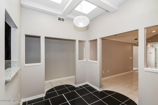 Building Photo - 1008 Turtle Creek Dr N