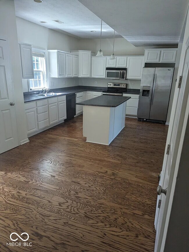 Building Photo - 403 W 49th St