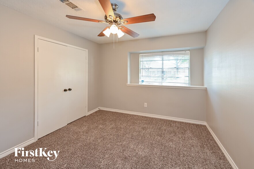 Building Photo - 11907 Cedarcliff Dr