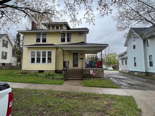 Primary Photo - 612 Pearl St