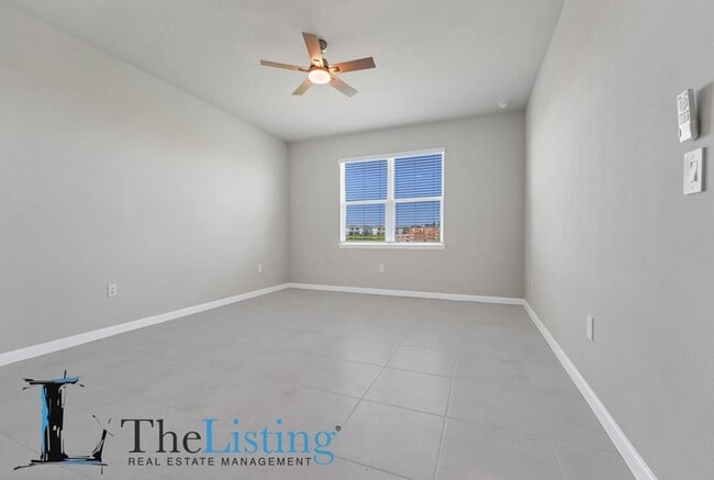 Building Photo - 3685 Kings Canyon Dr