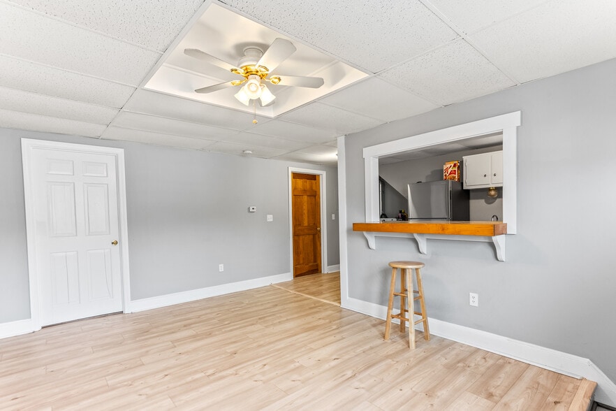 Building Photo - 547 White Mountain Hwy