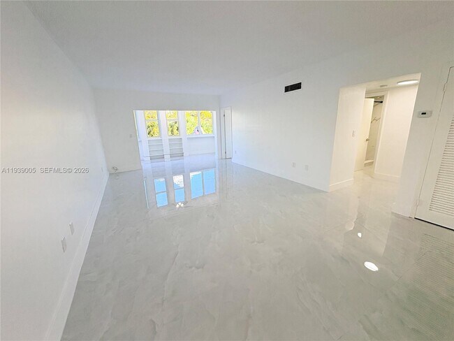 Building Photo - 9159 SW 77th Ave