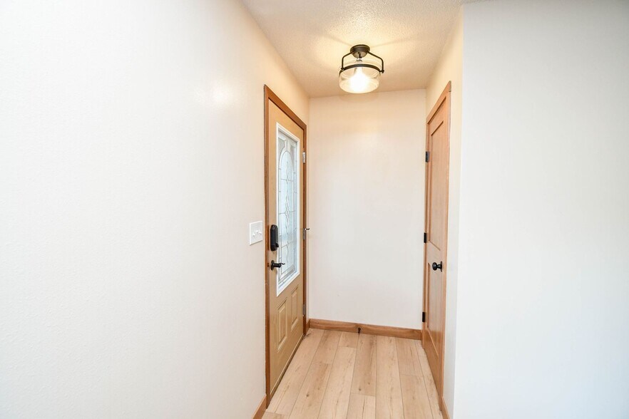 Building Photo - 602 E 57th St