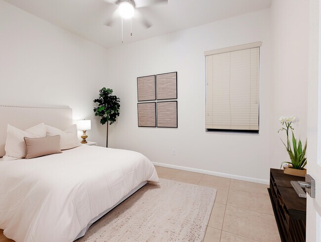 Building Photo - 7535 La Paz Blvd