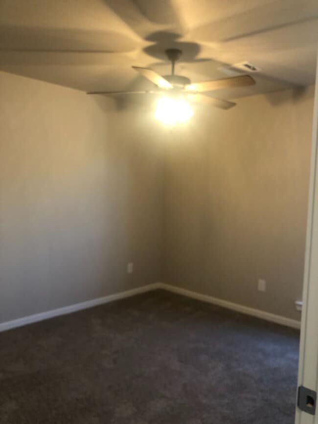 Building Photo - Located in Tradewind Square !!!! Built in ...