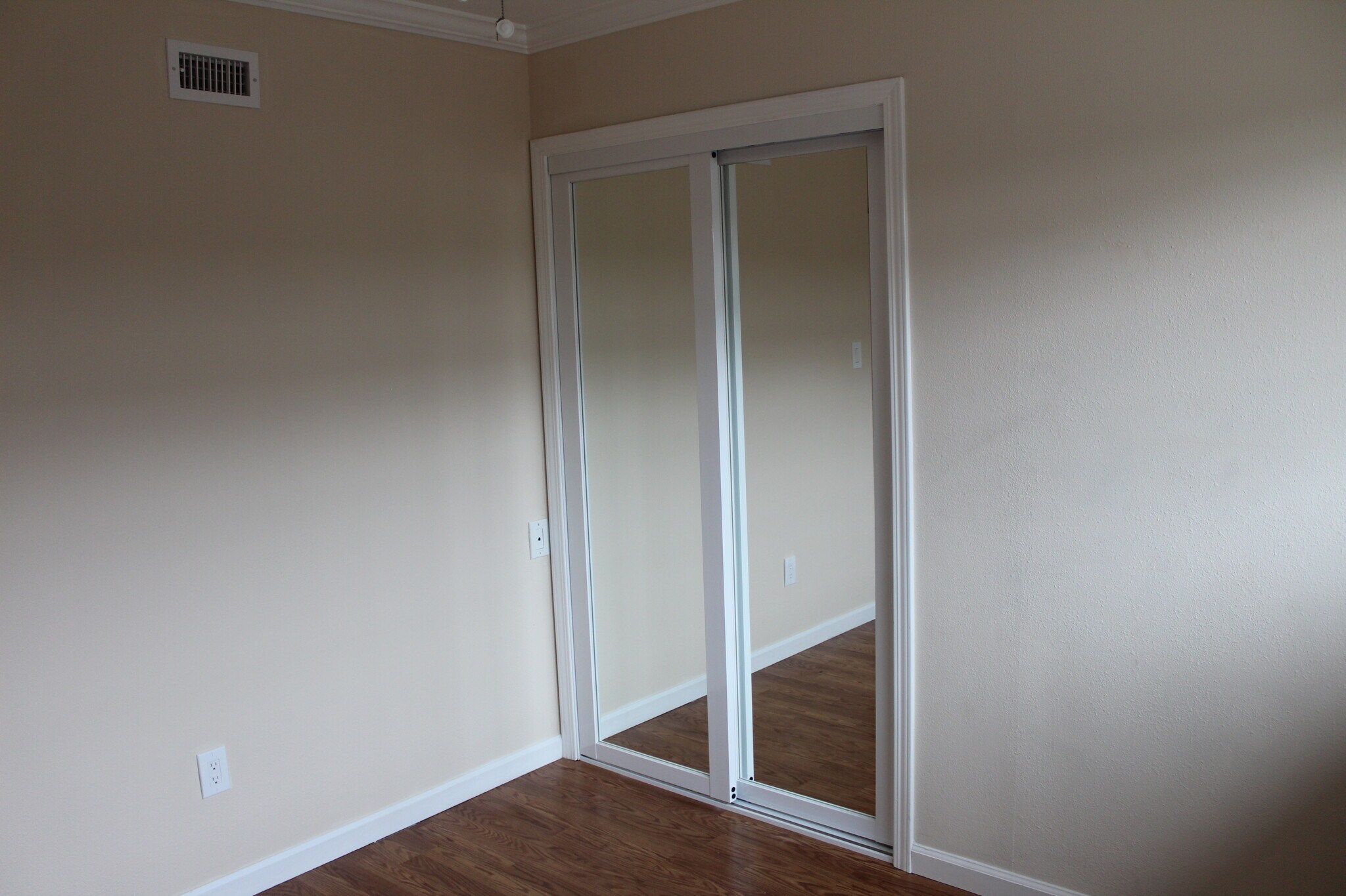 Building Photo - 4649 Mount Armet Dr