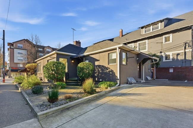 Building Photo - 1611 NE 16th Ave