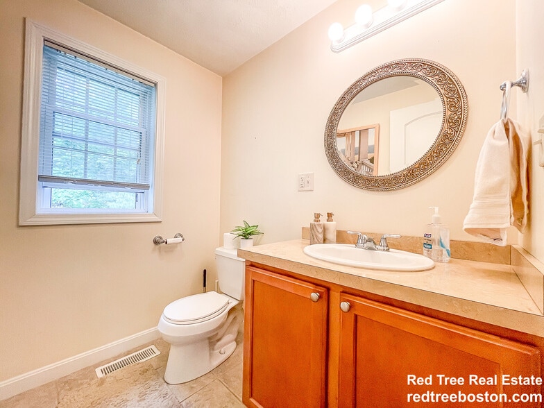 Building Photo - 496 Lebanon St