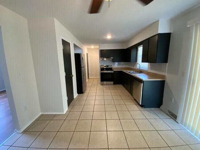 Building Photo - 409-411 Brewer Dr