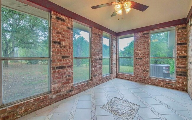 Building Photo - 106 Grand Canyon Dr