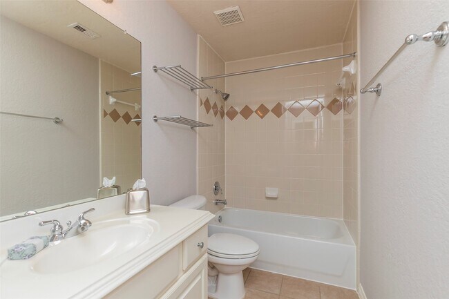 Building Photo - 10126 Holly Chase Dr