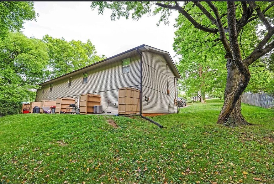 Building Photo - 1405 Forest Ave