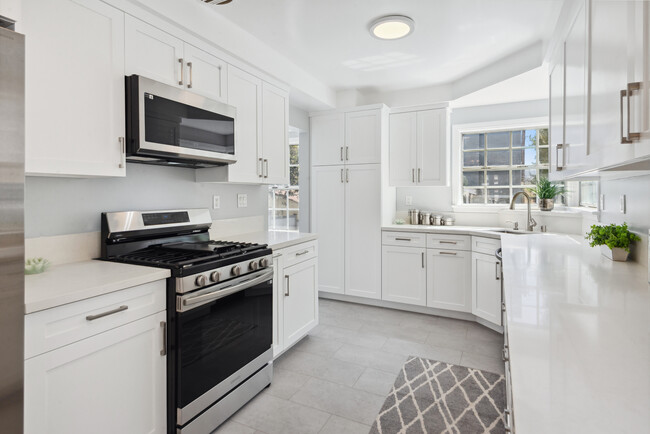 Building Photo - 526 Avenue A