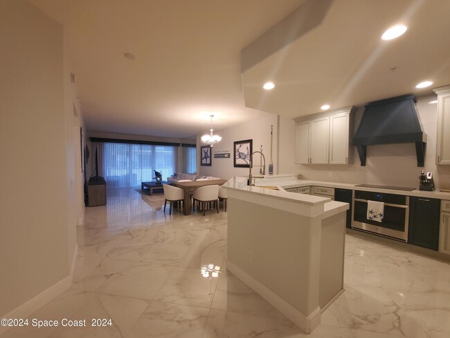 Building Photo - 601 N Miramar Ave