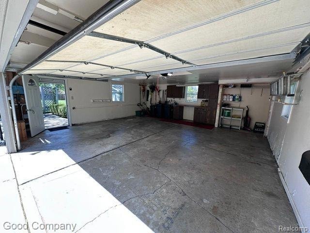 Building Photo - 6284 Woodsdale Dr