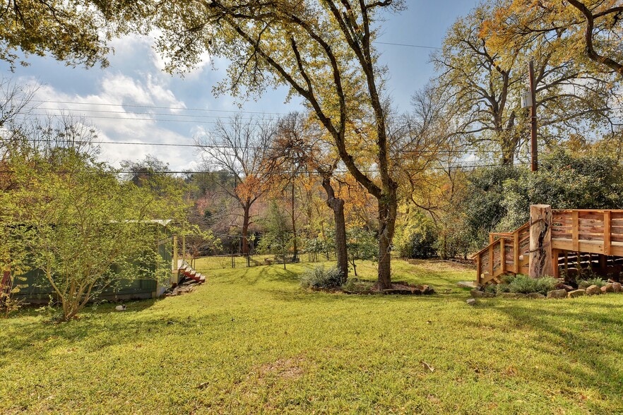 Building Photo - 3203 Loyola Ln