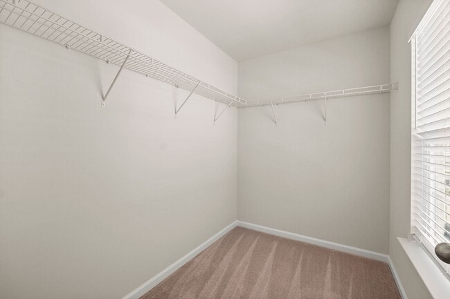 Building Photo - Stunning home in desirable Chateau community