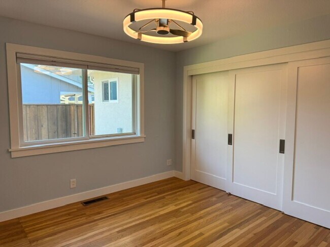Building Photo - Beautiful 3 bedroom, 2 bath single level home in the Woodlands-Walnut Creek