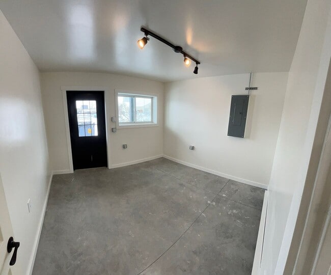 Building Photo - Commercial Shop Space for Lease