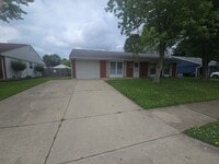 Building Photo - Welcome to this three-bedroom, one-bath home in New Carlisle, OH
