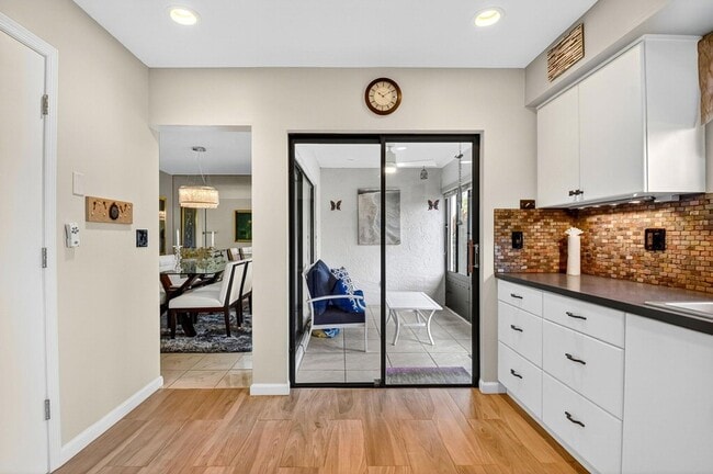 Building Photo - 4866 Dovewood Cir