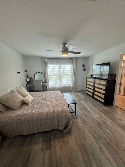 Building Photo - 1011 White Oak Ter