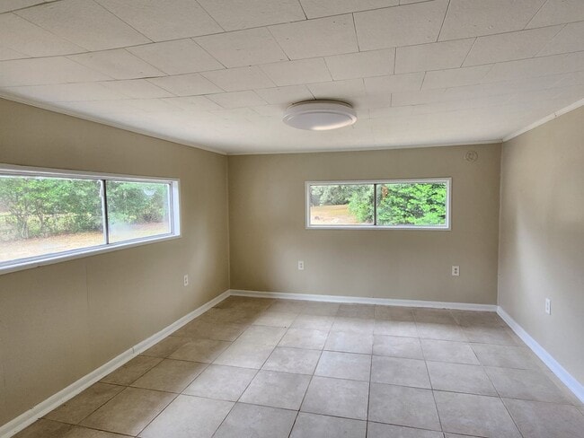 Building Photo - 606 Chaseville St