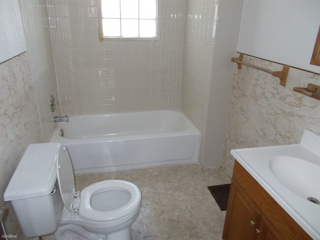 Building Photo - 3446 Phillips Ave