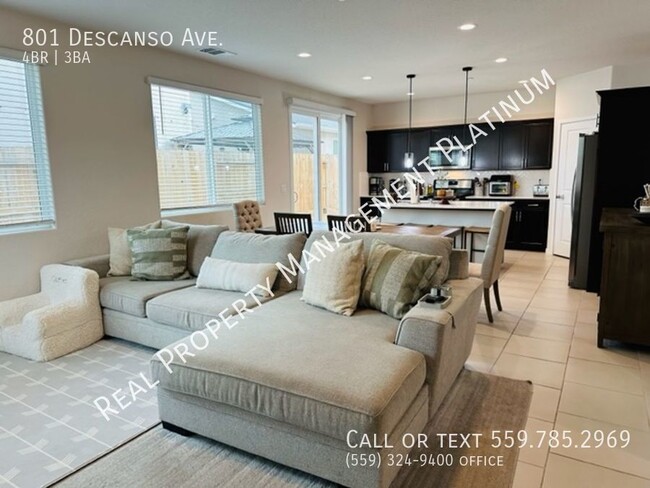 Building Photo - $300 MOVE IN BONUS $2,450 Bullard & DeWolf...