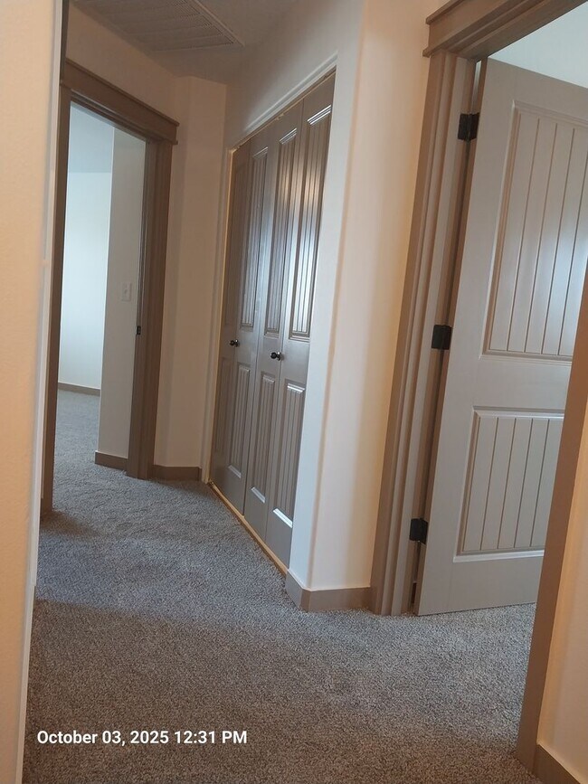 Building Photo - 1116 SE Millright Ave