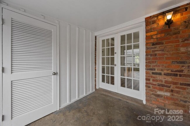 Building Photo - 922 McAlway Rd