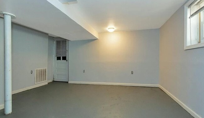 Building Photo - 753 Logan Ave
