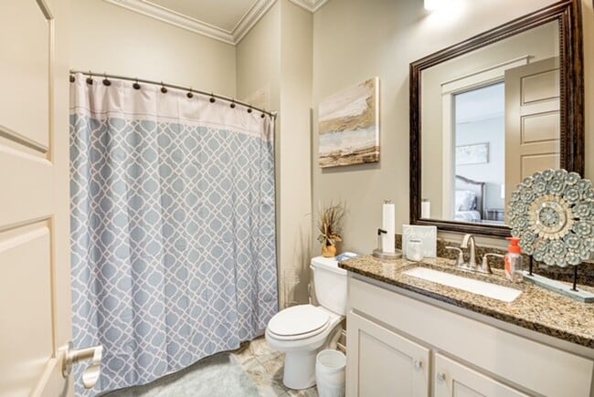 Building Photo - Winslow Cove Furnished Executive Estate with Pool