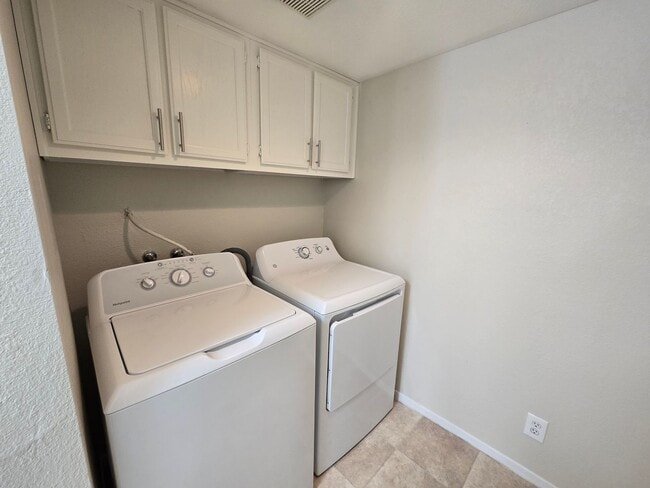 Building Photo - 2804 Crystal Lantern Dr