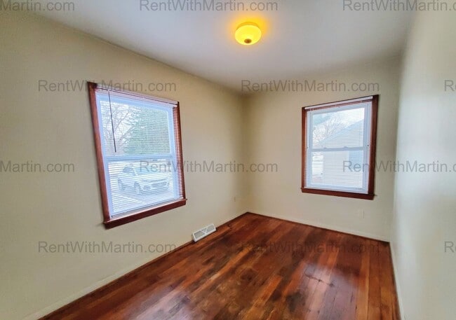 Building Photo - FOR RENT- Fully Remodeled home In the quiet Spring View neighborhood of Waterloo! Pets ok!