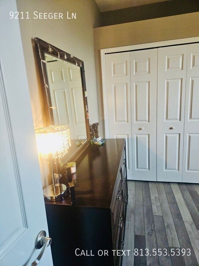 Building Photo - 9211 Seeger Ln